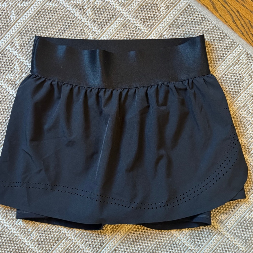 Avi skirt size small